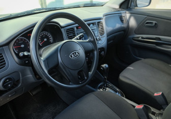 Подержанный автомобиль Kia Rio Sedan 2009 года (9 фото)