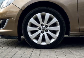 Подержанный автомобиль Opel Astra Hatchback 2012 года (22 фото)