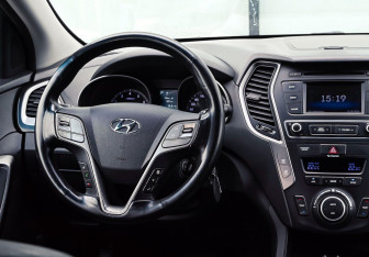 Подержанный автомобиль Hyundai Santa Fe 2015 года (12 фото)