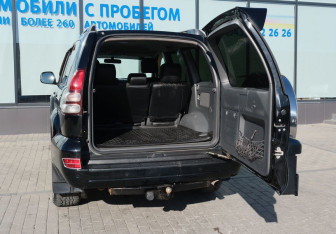Подержанный автомобиль Toyota Land Cruiser Prado 2006 года (19 фото)