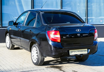 Подержанный автомобиль LADA (ВАЗ) Granta Sedan 2013 года (3 фото)