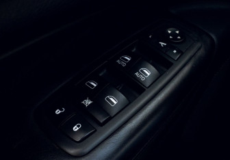Подержанный автомобиль Jeep Grand Cherokee 2011 года (12 фото)