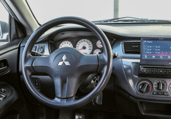 Подержанный автомобиль Mitsubishi Lancer Wagon 2007 года (11 фото)