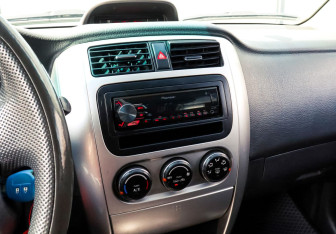 Подержанный автомобиль Suzuki Liana Wagon 2004 года (11 фото)