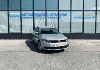 Подержанный автомобиль Volkswagen Jetta Sedan 2014 года (7 фото)