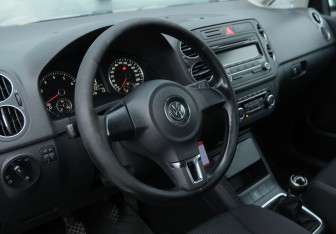 Подержанный автомобиль Volkswagen Golf Plus 2009 года (9 фото)