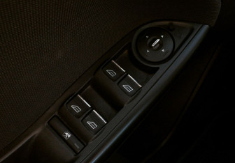Подержанный автомобиль Ford Focus Hatchback 2012 года (14 фото)