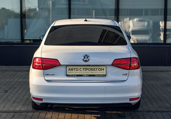 Подержанный автомобиль Volkswagen Jetta Sedan 2014 года (4 фото)