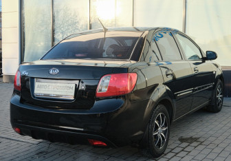Подержанный автомобиль Kia Rio Sedan 2009 года (5 фото)