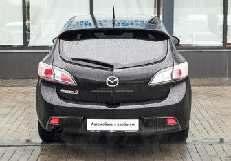 Подержанный автомобиль Mazda 3 Hatchback 2011 года (4 фото)