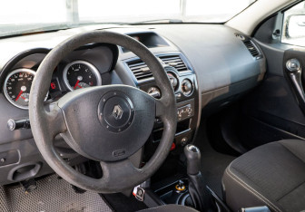 Подержанный автомобиль Renault Megane Sedan 2005 года (10 фото)