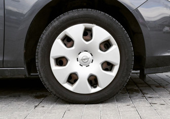 Подержанный автомобиль Opel Astra Wagon 2012 года (19 фото)