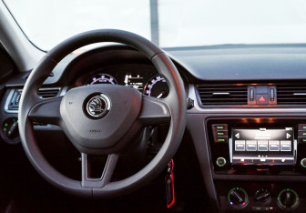 Подержанный автомобиль Skoda Rapid Liftback 2019 года (17 фото)