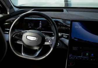 Подержанный автомобиль Geely Atlas 2024 года (22 фото)