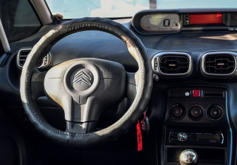 Подержанный автомобиль Citroen C3 Picasso 2010 года (16 фото)