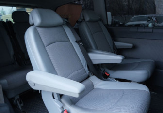 Подержанный автомобиль Mercedes-Benz Viano 2010 года (16 фото)