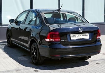 Подержанный автомобиль Volkswagen Polo Sedan 2017 года (3 фото)