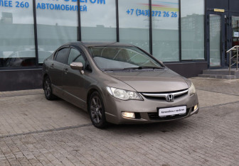 Подержанный автомобиль Honda Civic Sedan 2007 года (7 фото)