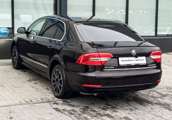 Подержанный автомобиль Skoda Superb Liftback 2013 года (3 фото)