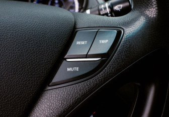 Подержанный автомобиль Hyundai Sonata 2011 года (13 фото)