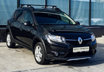 Подержанный автомобиль Renault Sandero 2017 года (7 фото)