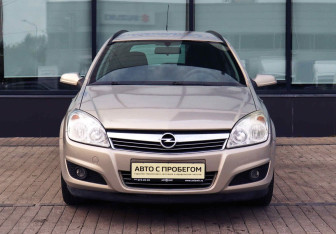 Подержанный автомобиль Opel Astra Wagon 2008 года (8 фото)