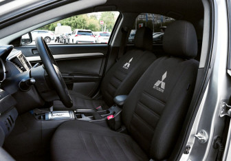 Подержанный автомобиль Mitsubishi Lancer Sedan 2013 года (17 фото)