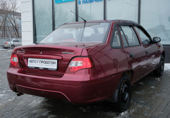 Подержанный автомобиль Daewoo Nexia Sedan 2011 года (5 фото)