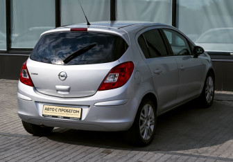 Подержанный автомобиль Opel Corsa 2011 года (5 фото)