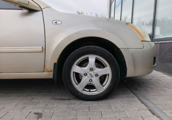 Подержанный автомобиль Chery Fora (A21) 2007 года (20 фото)