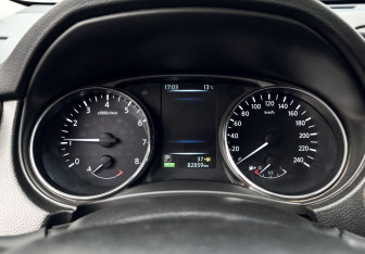 Подержанный автомобиль Nissan X-Trail 2016 года (9 фото)