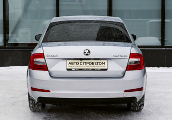 Подержанный автомобиль Skoda Octavia Liftback 2014 года (4 фото)