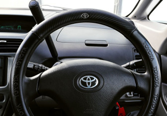 Подержанный автомобиль Toyota Opa 2001 года (9 фото)