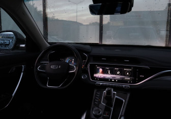 Подержанный автомобиль Geely Atlas Pro 2022 года (20 фото)