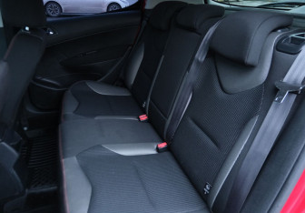 Подержанный автомобиль Peugeot 308 Hatchback 2011 года (17 фото)