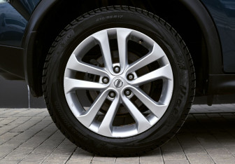 Подержанный автомобиль Nissan Juke 2013 года (20 фото)