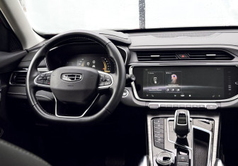 Подержанный автомобиль Geely Atlas Pro 2023 года (21 фото)
