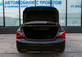 Подержанный автомобиль Hyundai Sonata 2010 года (20 фото)