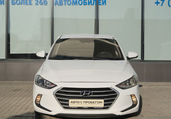 Подержанный автомобиль Hyundai Elantra Sedan 2016 года (8 фото)
