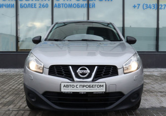 Подержанный автомобиль Nissan Qashqai 2013 года (8 фото)