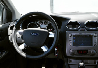 Подержанный автомобиль Ford Focus Hatchback 2011 года (17 фото)
