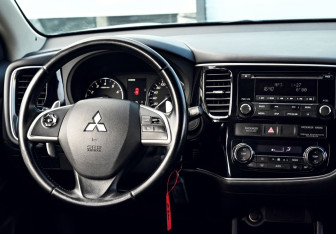Подержанный автомобиль Mitsubishi Outlander 2013 года (18 фото)