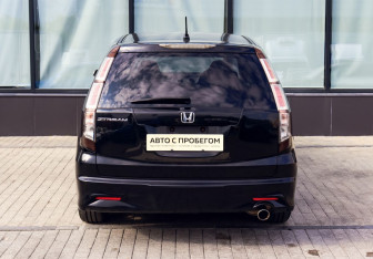 Подержанный автомобиль Honda Stream 2010 года (4 фото)