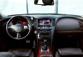 Подержанный автомобиль Infiniti FX 2010 года (19 фото)