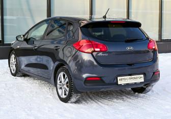 Подержанный автомобиль Kia Ceed Hatchback 2012 года (3 фото)