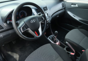 Подержанный автомобиль Hyundai Solaris Sedan 2014 года (9 фото)