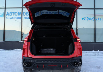 Подержанный автомобиль Geely Coolray 2024 года (18 фото)