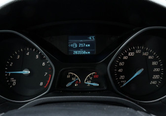 Подержанный автомобиль Ford Focus Hatchback 2012 года (16 фото)
