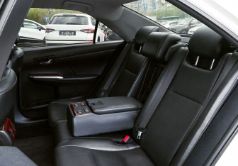 Подержанный автомобиль Toyota Camry Sedan 2011 года (17 фото)