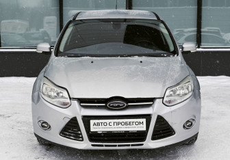 Подержанный автомобиль Ford Focus Sedan 2012 года (8 фото)